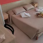伊利亚尼酒店