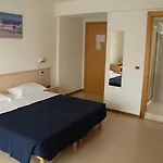 伊利亚尼酒店 3*