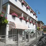 伊利亚尼酒店 酒店 格拉多