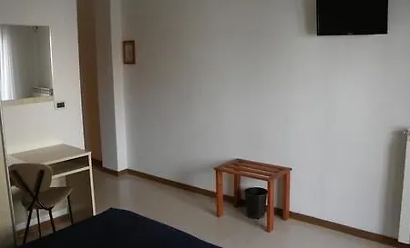 Eliani فندق غرادو